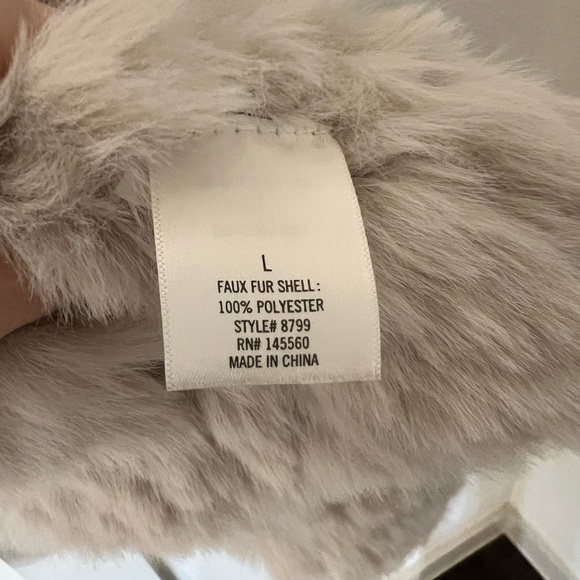 Miami Cream Faux Fur Sleeveless Vest - Size Large - Picture 4 of 6